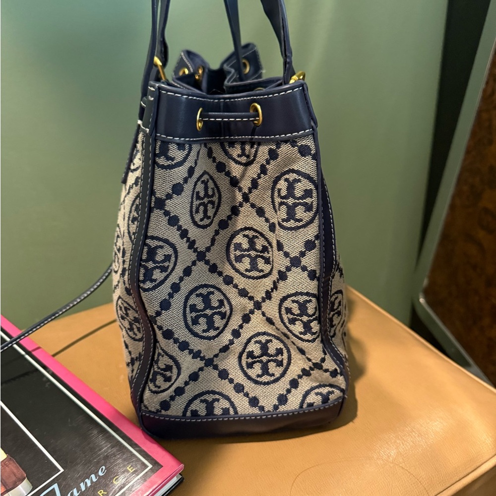 Tory Burch T monogrammed medium tote - Picture 2 of 14